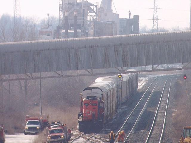 CN 4104 sitting behind the quarry after a little accident. 12-21-04