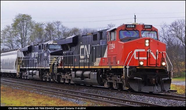 CN 2284 NS 7666 Ingersoll Ontario 11-6-2014