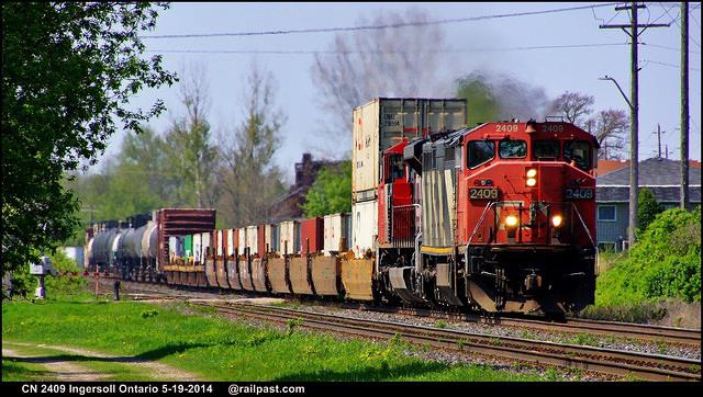 CN 2409 INgersoll Ontario 5-19-2014