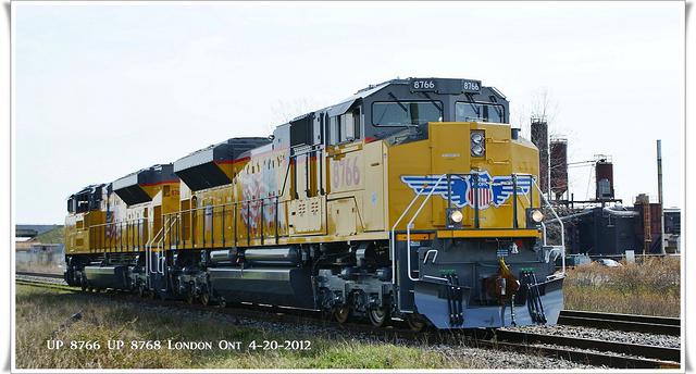 UP 8766 8768 - 4 London Ont 4-20-2012