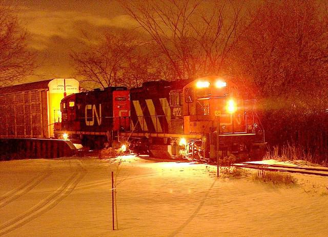 CN 4122 brings a D6 load over the Ingersoll hump 12-07-05