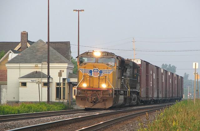 UP 4815 leads 328 through Ingersoll Ontario 6-18-06