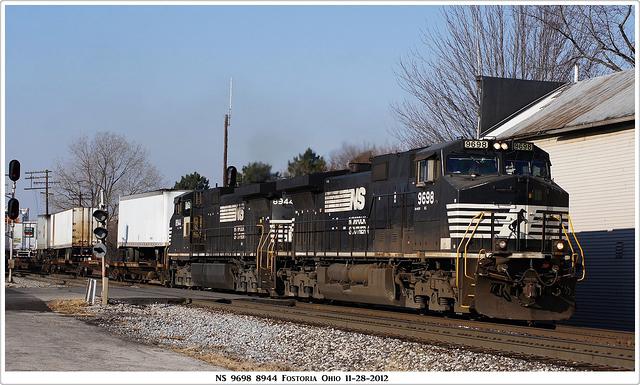 NS 9698 8944 Fostoria Ohio 11-28-2012