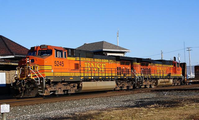 BNSF 5245 4424 DEshler Ohio 1-10-2012