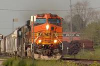 BNSF 5108 leads BNSF 333 and IC 6003 on 394 Ingersoll Ontario 5-28-06