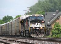 NS 9864 leads 271 out of Ingersoll Ontario 6-15-06
