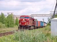 CP 8625 solo leads 159 through Zorra with a even emptier train 6/25/04