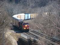 CN 2625 leads 385 up the hill out of Dundas 4-21-07