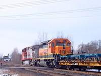 BNSF 723 leads 6912 through Ingersoll Ontario on 327 12-16-04