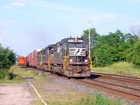 NS 328 flys through Ingersoll with 3 units 6/24/04