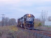 NS 6685 SD60 flys through Ingersoll Ontario on 328 note: no ditch lights10-31-04