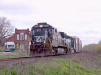 NS 8833 leads 327 through Ingersoll 5/5/04