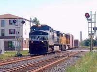 NS 8939 leads UP 4435 on 327 through Ingersoll 6/27/04
