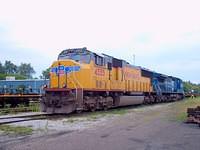 UP 4555 sits with Conrail 8446 in St Thomas waiting for 328's departure 8-28-04