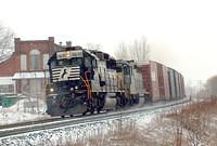 NS 4640 leads FURX 1164 on 327 Ingersoll Ontario 3-25-06
