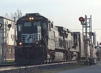 NS 8815 leads 327 with 5 cars through Ingersoll Ontario 4-16-06
